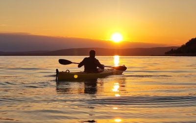 naplemente a Balatonon – teljesen más világ a vízről